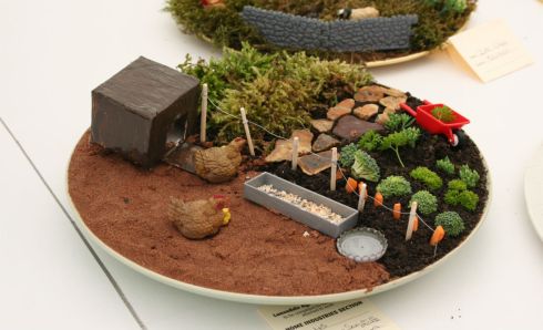 A miniature scene on a plate, part of the kids section - one of my favourite classes, if only I was still little, I'd love to enter this class. 